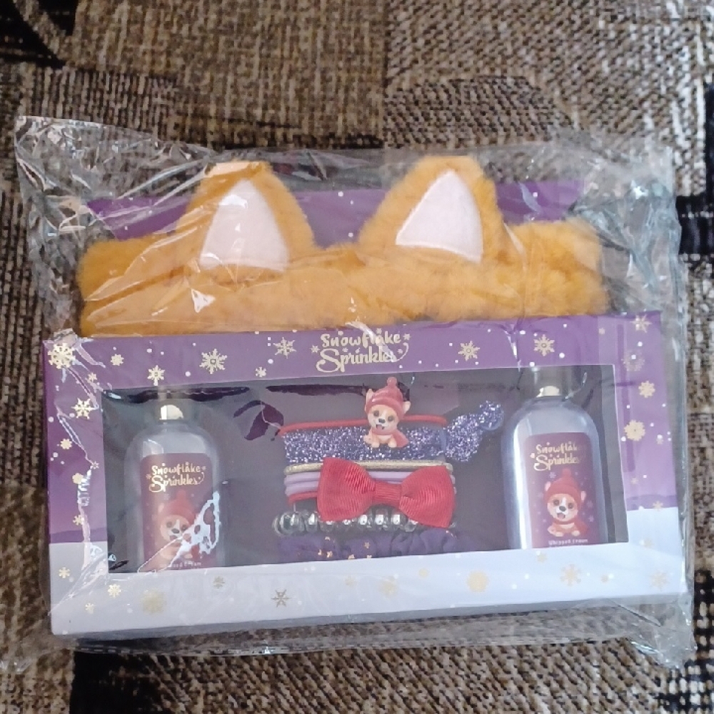 4/$40 New Snowflake Sprinkles Gift Set with Headband and Accessories